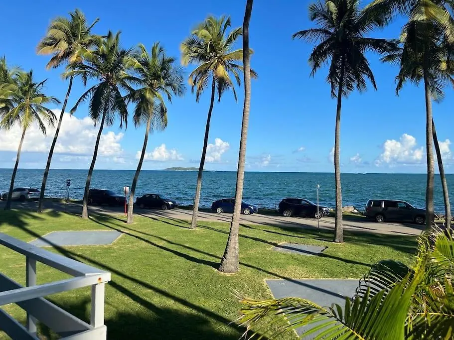 Beautiful Ocean Blue Love Oceanfront Apartment Fajardo